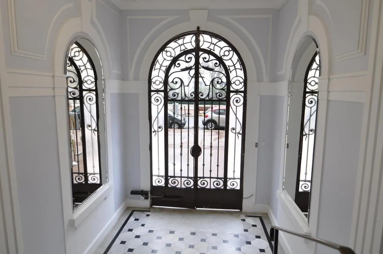 Palais Albert -2-Bedroom Apartment -Ponteil Beach -Stayinantibes France